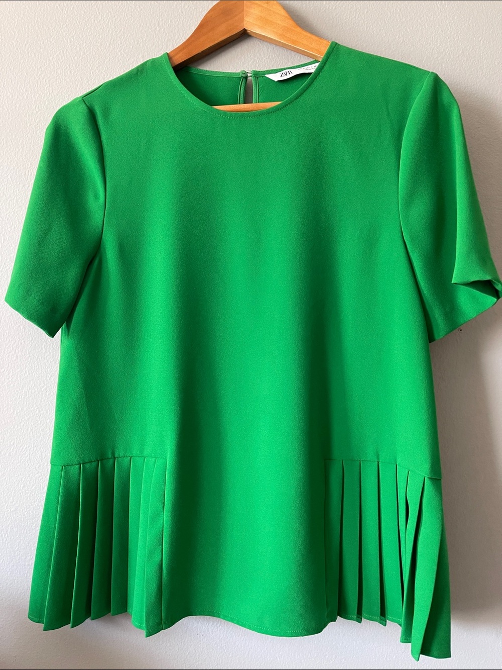 Zara Green Short Sleeve Top Blouse with Pleated Hem